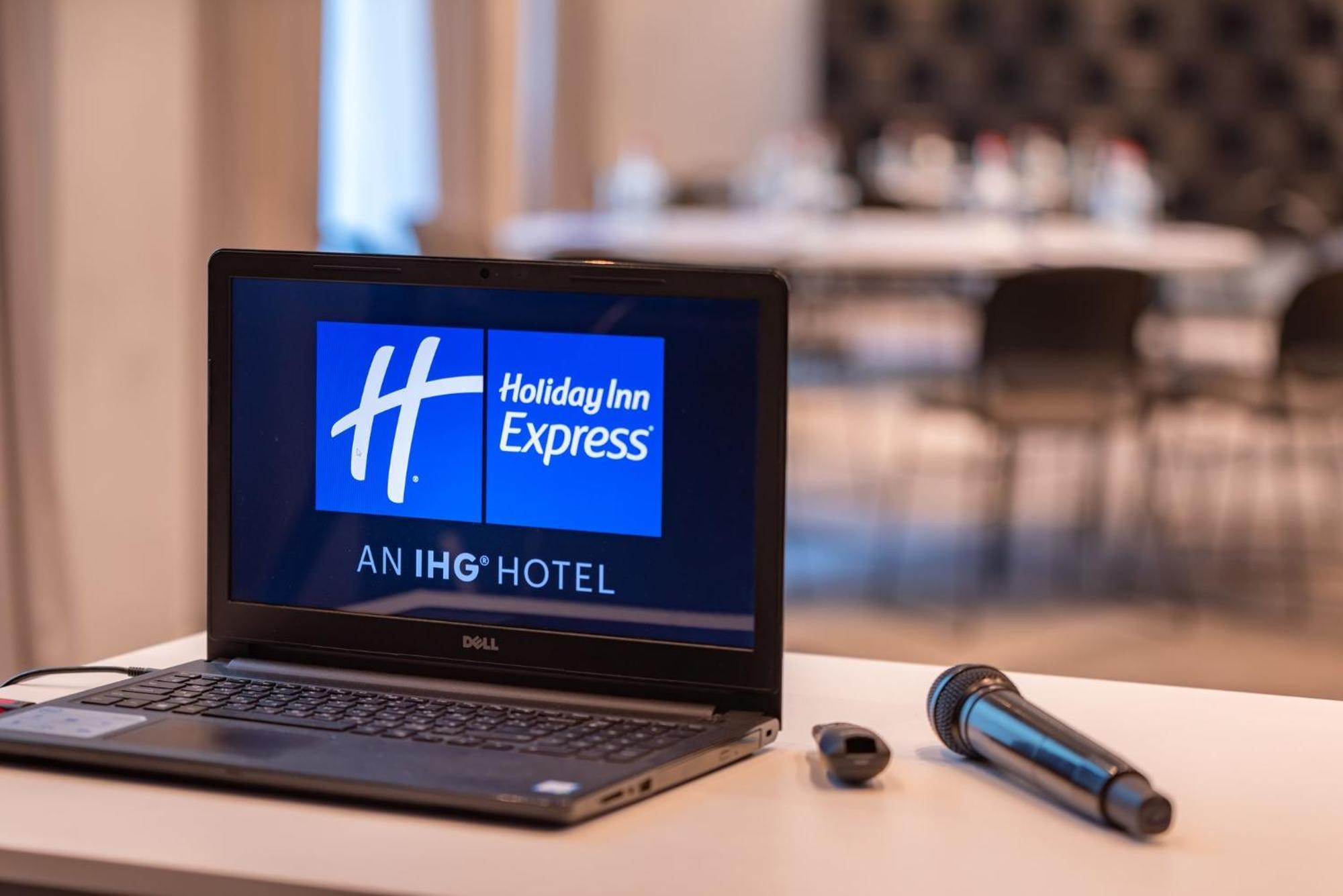 Holiday Inn Express - Yerevan, An Ihg Hotel Экстерьер фото